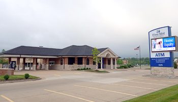 Jefferson City, MO Banking Center and ATM located at the entrance of Wildwood Crossings on Missouri Blvd